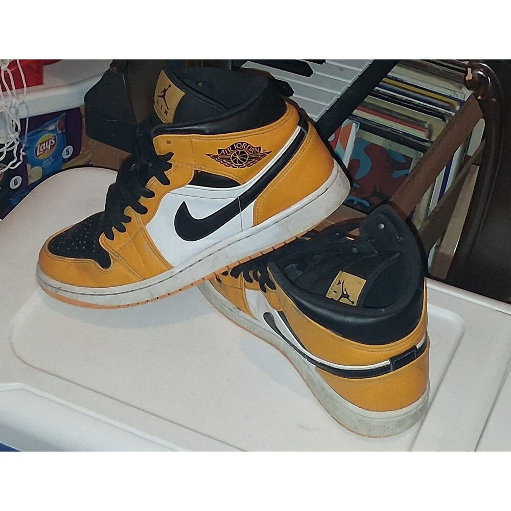 Men's Size 10 Retro Nike Air Jordan 1 Mid "Taxi"